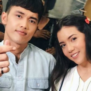 Asyik Keluar Berdua Bersama, Sweet Qismina Dengan Adam Lee Bercinta Ke?