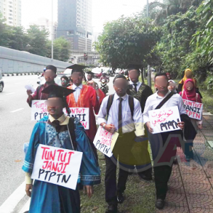 "Tak Malunya Dah Berhutang PTPTN Minta Free, Miskin Sangat Ke Tak Boleh Bayar RM50?"