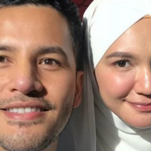 "Isteri Pergi Mekah, Bergelek Sakan Aliff Syukri Dengan Perempuan Seksi"