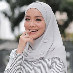 "Majlis Lambat Lagilah Wak"- Netizen Terhibur Mira Filzah Layan Peniaga Online