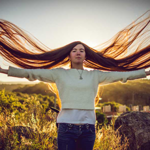 Remaja Bela Rambut Sampai Ke Kaki, Macam Rapunzel Atau Pontianak?