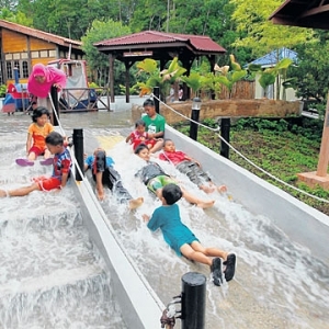 Uniknya, Bermain Dengan  Air Pasang Di Taman Negara Johor Tanjung Piai