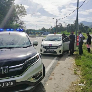 "Dah Kenapa?" - Calon Acu Pisau Ke Pegawai JPJ Kerana Gagal Ujian Memandu..