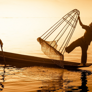 Indahnya Inle Lake, Tasik Yang Menyajikan Pemandangan Senja Tak Mungkin Dilupakan!