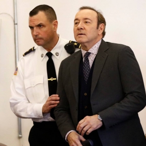 Meraba Kemaluan Remaja Lelaki, Kevin Spacey Dihadapkan Ke Mahkamah