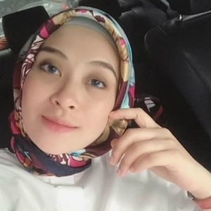 "Bersentuhan Dengan Lelaki, Suami Tak Bising. Itu Antara Saya Dengan Tuhan"-Adira Suhaimi