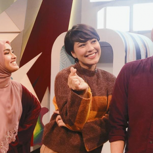 "Tolong Jaga Adab Muslimah" - Netizen Meluat Janna Nick 'Kacau' Suami Elfira Loy