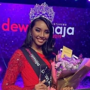 Berpesta Arak, Gelaran Juara Dewi Remaja Haneesya Hanee Dilucutkan