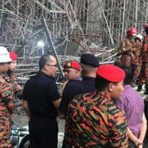 Buruh Maut Ditimbus Besi Perancah Dan Simen Basah