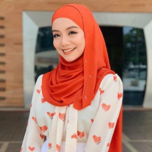 "Mira Filzah Was Here,"- Hentian Bas 'Ditutup' Sebab Aktres Ini