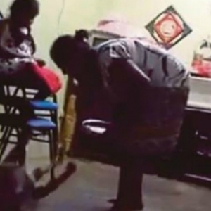 Budak Tiga Tahun Terpusing Ditampar Ibu, Sampai Terpelanting!