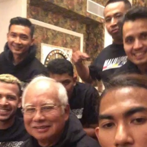 "Bukan Bishe Bishe" - Trademark Baru DS Najib Raih Perhatian Netizen