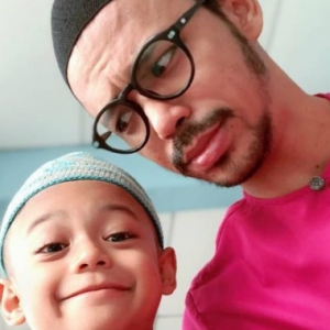 Along Cham Dah Tak Berdendam Dengan Bekas Isteri, Hantar Anak Ke Madrasah