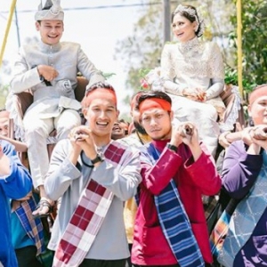 "Penuh Adat Melayu, Meriah!" - Resepsi Fasha Sandha Di Kampung Jadi Inspirasi Ramai..