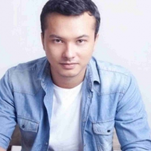 Nicholas Saputra Bakal 'Belanja Selfie' Kepada Warga Indonesia Yang Mengundi 17 April