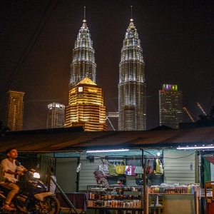 Netizen Bengang Khalid Samad Kata Malu Bila Pelancong Asing Tengok Kampung Baru