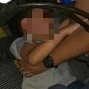 Kaki Budak Enam Tahun Tersepit Eskalator