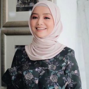 "Nama Dah Naik Mulalah Buat Perangai. Baju Mira Filzah Makin Ketat, Tudung Makin Singkat!"