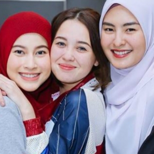 "Elok Je Eyra Dan Wany Bertudung, Datang Emma Maembong Habis Rosak Gambar!"