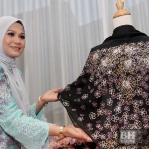 Pecah Rekod Dunia, Tudung Bawal Termahal Dijual RM50,000