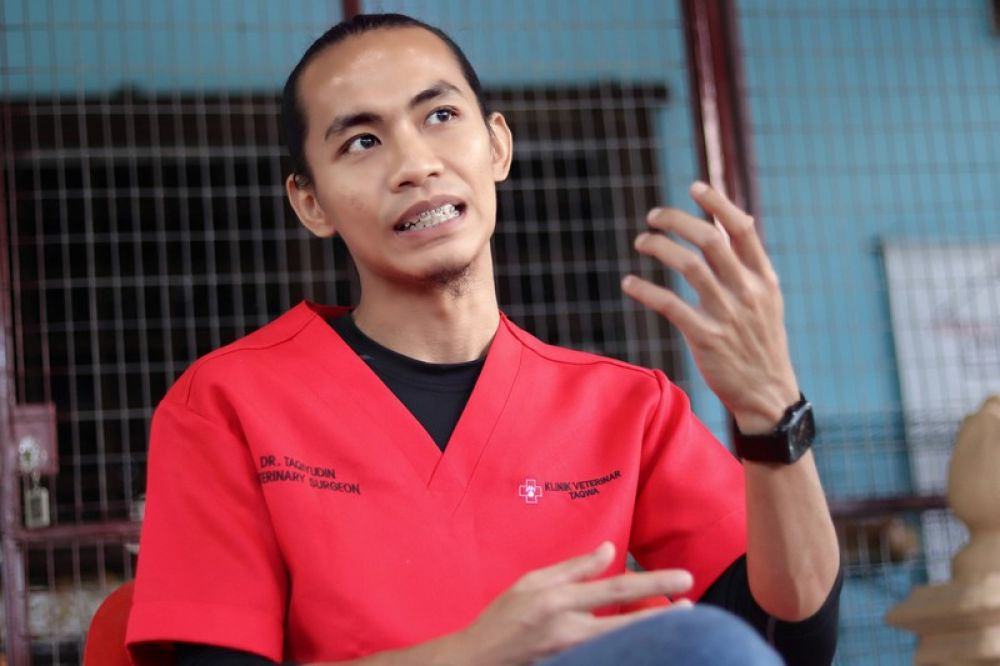 Walau Dicemuh , Doktor Melayu Islam Ini Terus Selamatkan Anjing 