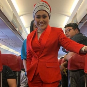 "Tak Pernah Dibuat Orang" - Hebat, Azharina Cipta Rekod Buat Sidang Media Di Atas Awan