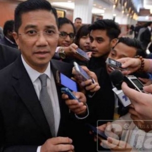 Suruh Anwar Muhasabah, Cermin Muka Sendiri - Azmin Ali