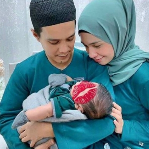 Izreen Azminda Mula Tayang Anak, Ikut Muka Mama Ke Baba Ni?