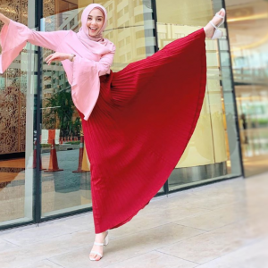 "Luasnya Kangkang!" - Instafamous Berhijab Tunjuk Skill Balerina Dihencap