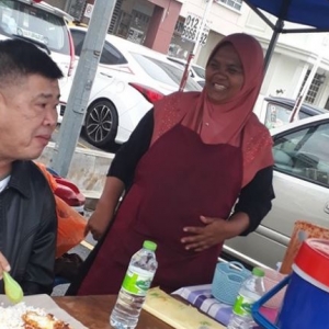 'Uncle Kentang' Bangga Wanita Dibantunya Kini Penjual Nasi Lemak Berjaya