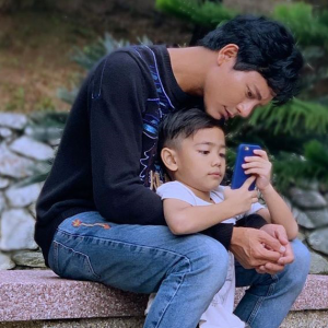 Peluk Anak Fatin Afeefa, Nazim Othman Sunyi Nak Anak Ke?