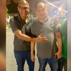 Dah Puas Bergaduh, Dua Lelaki Bergaduh Di Plaza Tol Kini Jadi Kawan