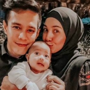 Kongsi Perkembangan Bayi, Izreen Azminda Makin Bahagia - Bila Nak Buka Ruangan Komen?