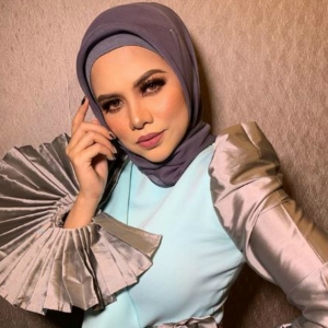 Bergambar Jauh Dari Suami Salah, Nampak Pergelangan Tangan Dikutuk - Datin Alyah Malas Layan