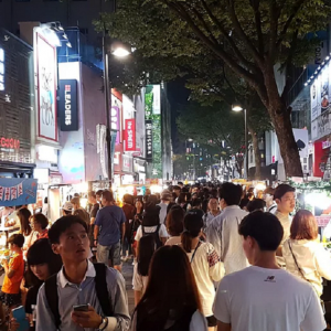 Trik Penjual Makanan Di Myeongdong Street, Naikkan Tanda Halal Bila Ada Pelanggan Muslim?