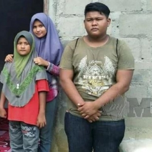 Ibu Ayah Dah Tiada, Abang Tiri 19 Tahun Tetap Jaga Adik Macam Keluarga Kandung..