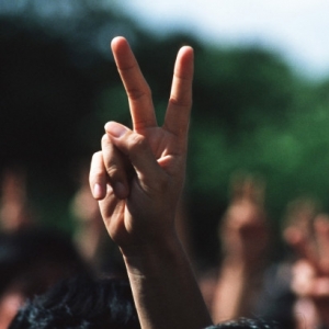 Suka Tunjuk Isyarat Peace? Maklumat Peribadi Anda Mungkin Digodam