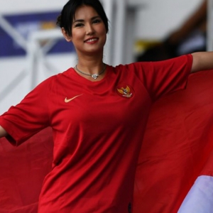 "Yuk, Sokong Indonesia Untuk Final Bola Sepak!" - Maria Ozawa