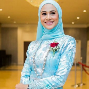 "Tak Berhijab Tapi Jual Tudung, Saya Malu,"-Fouziah Ghous