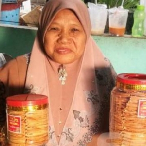 "Jual RM10 Je" - Wanita Melayu Dapat Tempahan 500,000 Kuih Kapit Sempena CNY