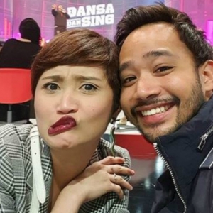 Tengah Live, 'Kantoi' Nabil Mahir 'Gosok-Gosok' Ayda Jebat