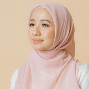 Padam Gambar Suami, Ada Apa Dengan Laudya Cynthia Bella Dan Engku Emran?