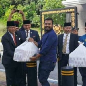 Agong Belanja KFC Untuk Petugas Media