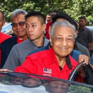 Tun M Jadi Pengerusi Bersatu Semula