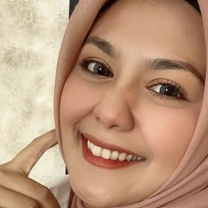 Zulin Aziz Bantu Peniaga Sambil Belanja Makan Untuk 10 Keluarga