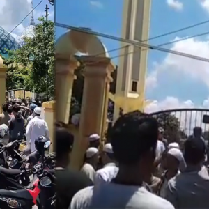 "Takut Jadi Kafir, Auto Murtad" - Jemaah Indonesia Rempuh Pagar Masjid, Mahu Tunai Solat Jumaat