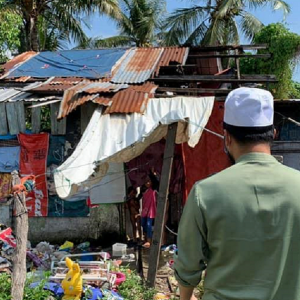 Keluarga Bergelumang Sampah Dibantu Ustaz Ebit, Bukan Tiada Yang Cakna Tapi...