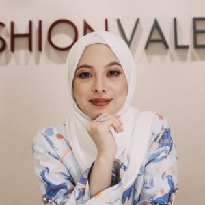 Tak Kisah Selalu Dikeji, Vivy Yusof Derma 1,700 Tudung Bernilai RM255,000 Buat Frontliners