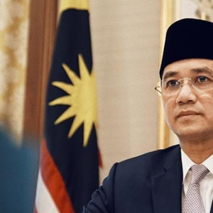 Berita Sedih, Kak Long Azmin Ali Positif Covid-19