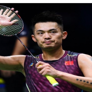 Lin Dan Umum Gantung Raket